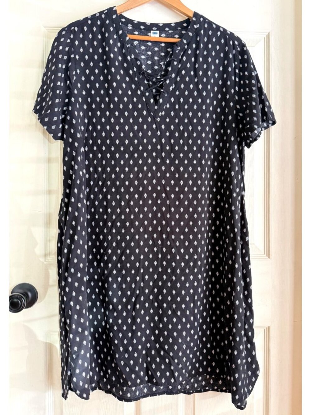 size XL Old Navy shirt dress black/white lace up neck short sleeve pullover